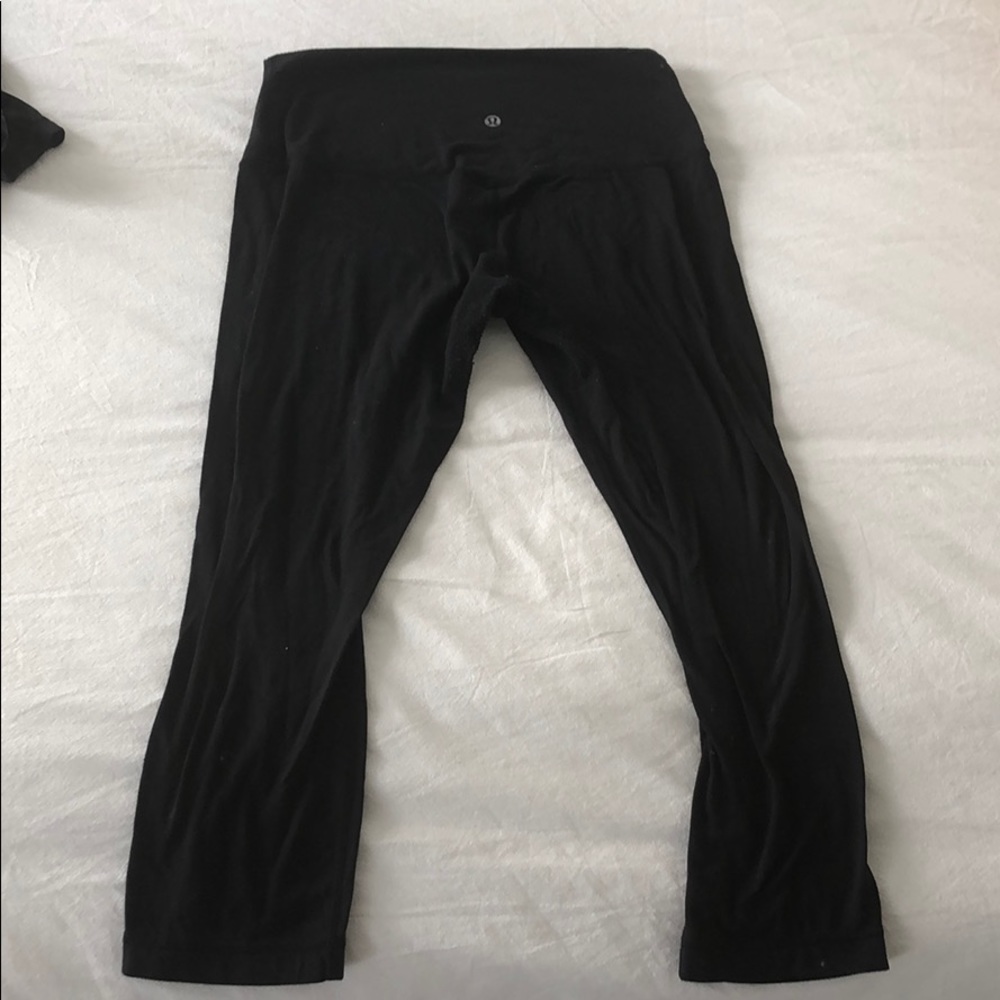 Black cropped lululemon align leggings